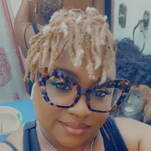 Meet your Posher, Angela